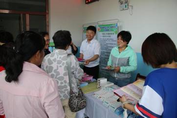 土右旗開展“關(guān)愛婦幼健康、確保母嬰平安”宣傳服務活動，提供健康咨詢服務